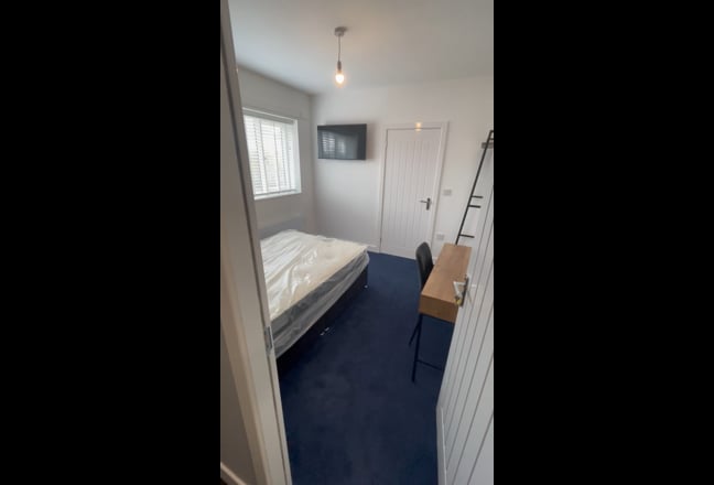Large Professional,Ensuite HMO,2025 Refurb All New Main Photo