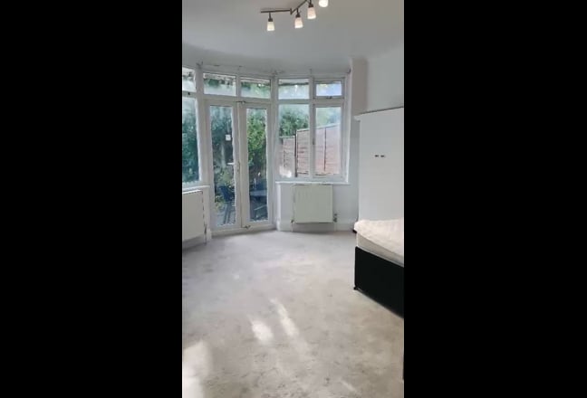 7 Rooms Available Middlesex University  Main Photo