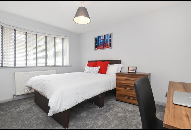 🏡 Stylish Ensuite | 💷 Bills Inc | No Deposit Opt Main Photo