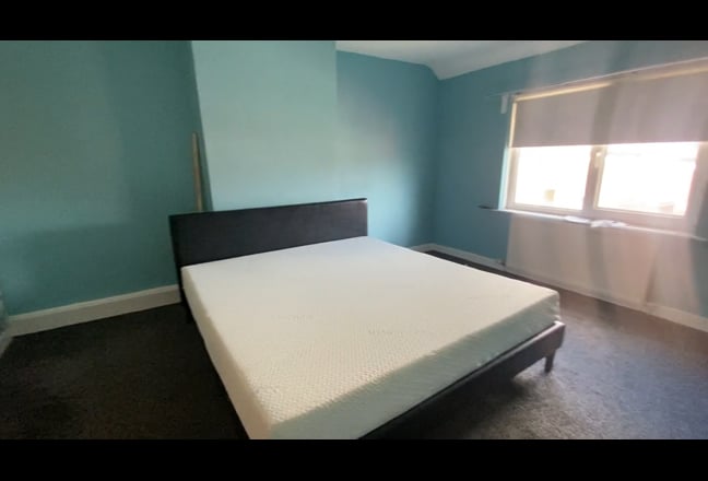 Available - Superking Room in Bolton Main Photo