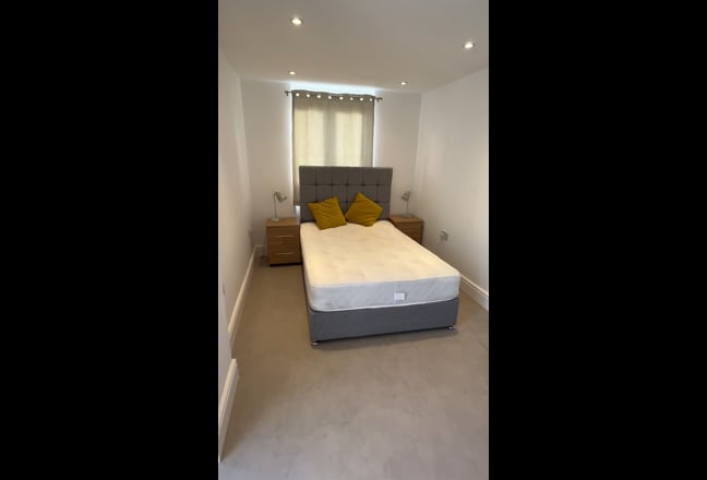 Double room with double bed fully furnished house Main Photo