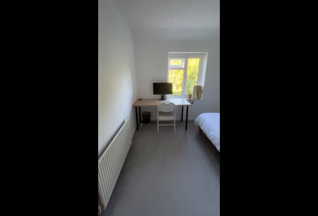 Spacious Double Room - All Bills Included Main Photo