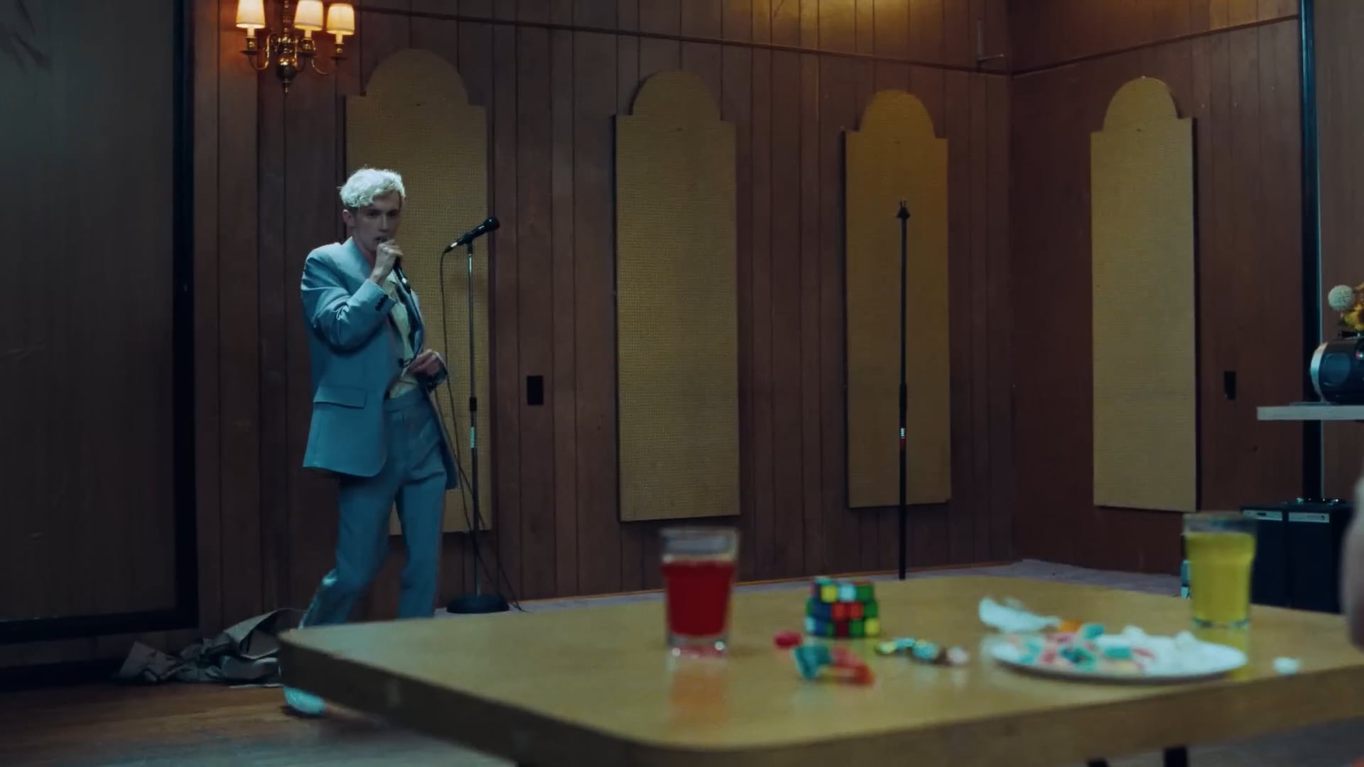  Troye Sivan - Dance To This ft. Ariana Grande