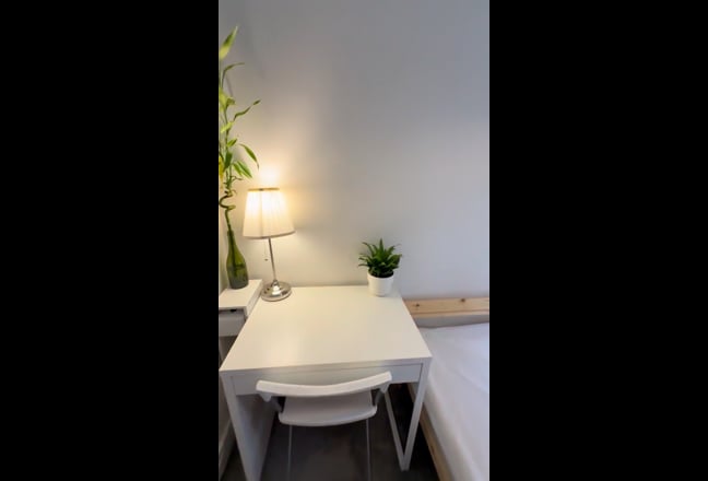 Wimbledon Double room £690 / month plus bill Main Photo