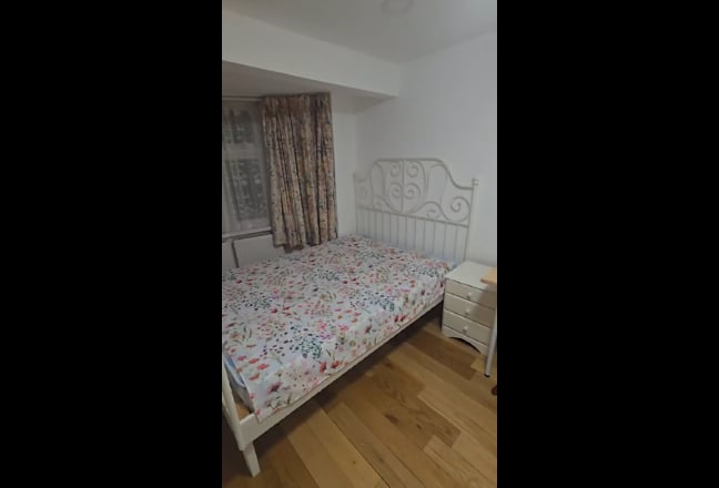 A bright, clean and big double room in Perivale Main Photo
