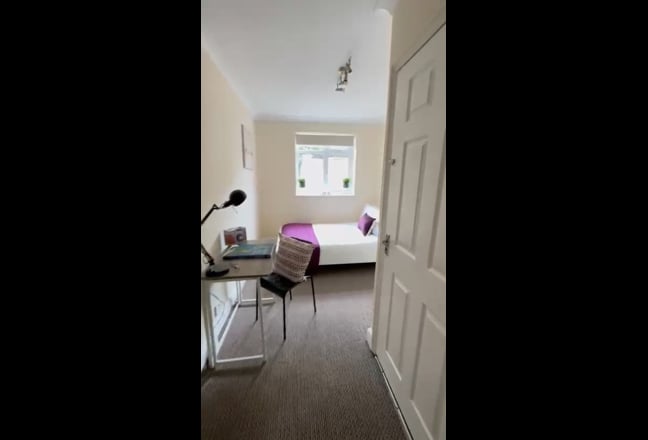 Double Room with En Suite in Acton Main Photo