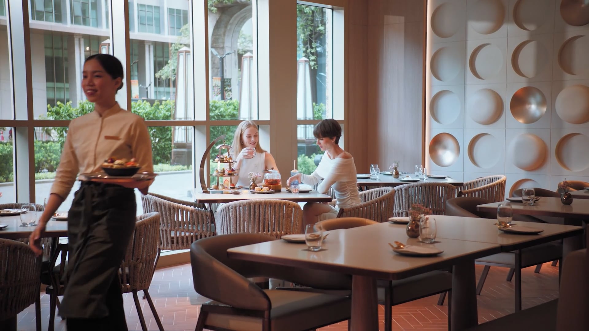 Grand Center Point Hotel