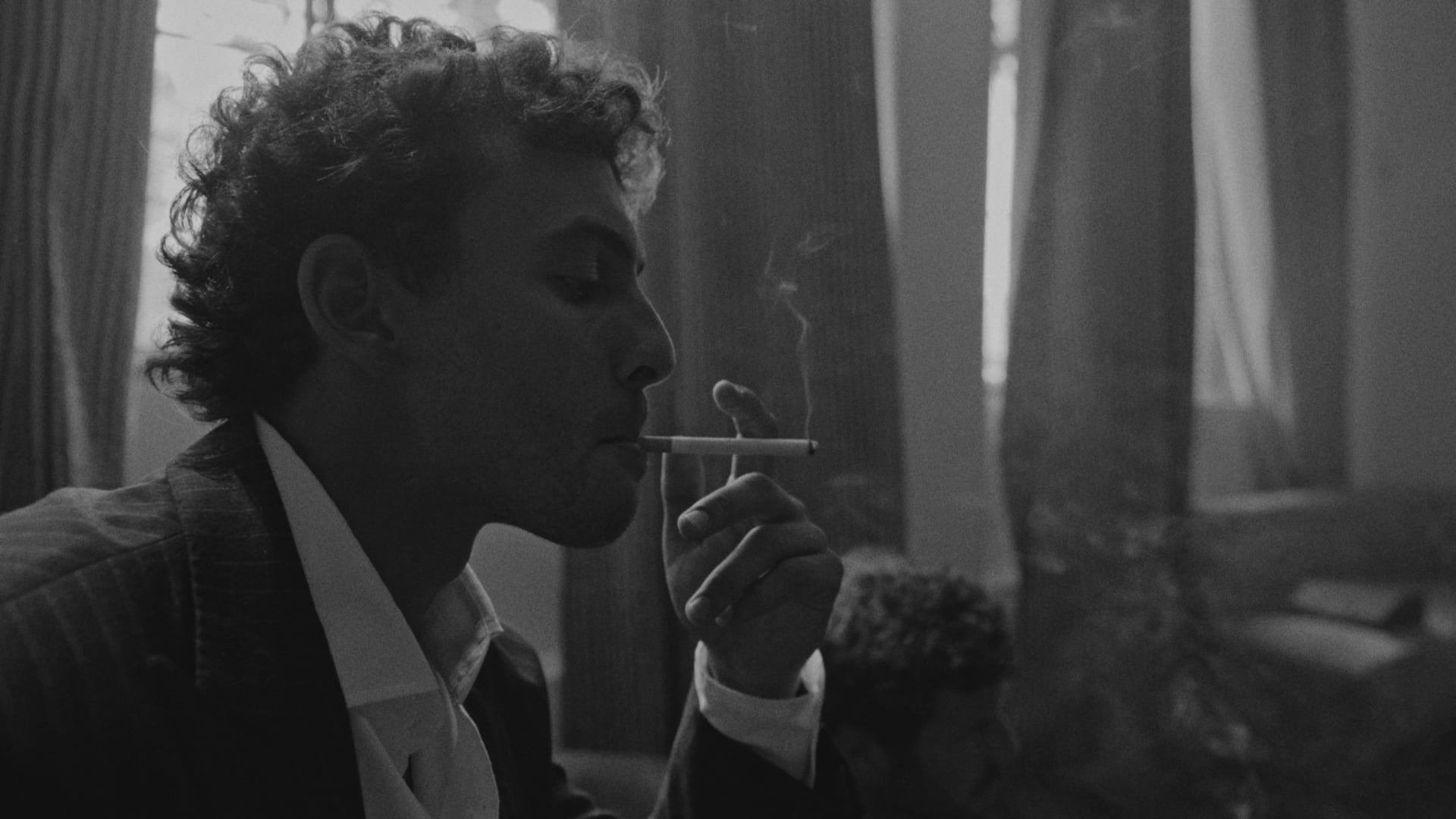 'El perro que fuma' - Taburete - a trailer by hibridoabraxas