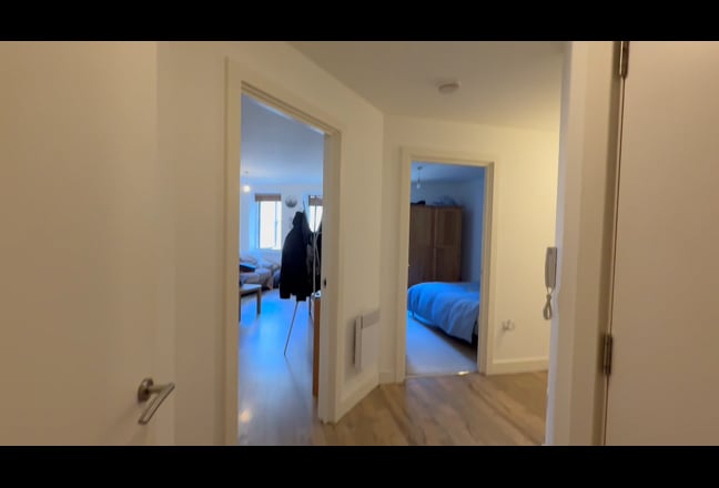 Roommate Wanted – Ensuite Available in city center Main Photo