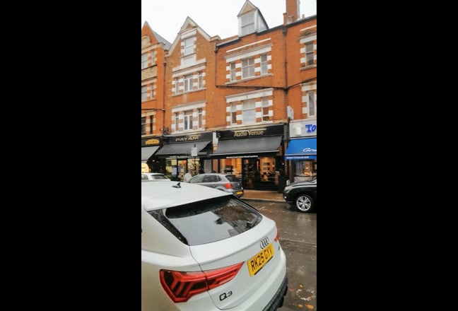 Luxury 1-bed apartment in Filmworks W5 Main Photo