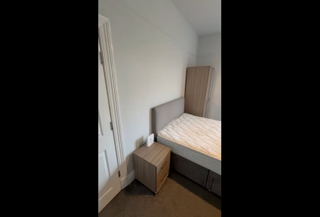 Great Double ,Great Area, M45...1min from Metro. Main Photo