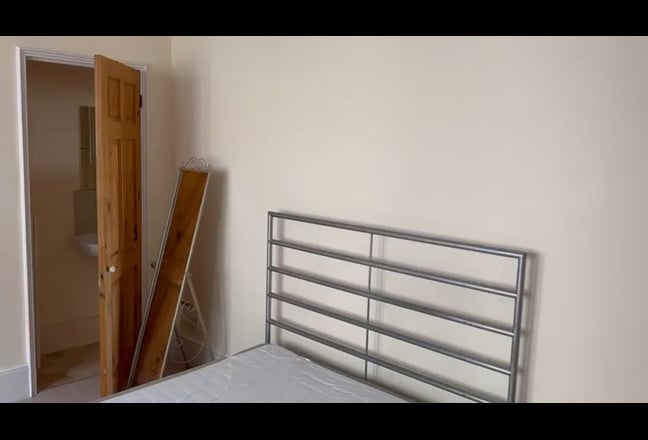 Large double bedroom in house share T/Wells centre Main Photo