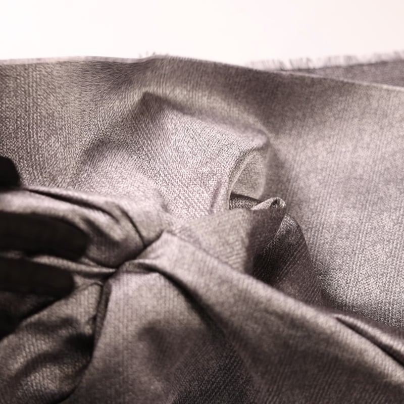 Vidéo: Jacquard 100% soie - Motif micro-grain gris argenté