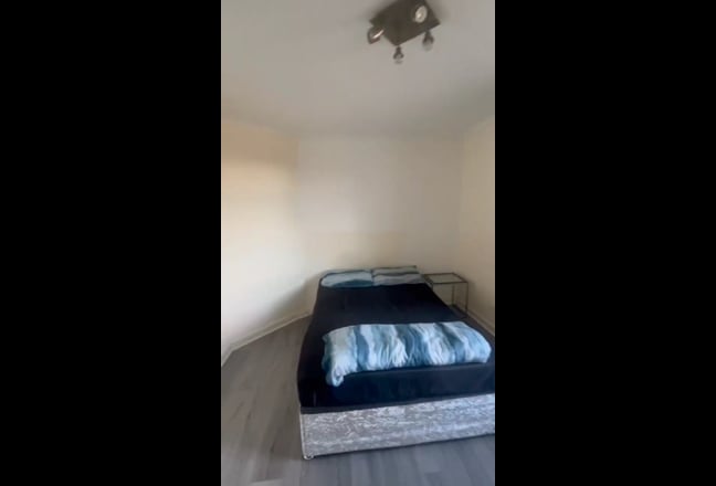 1 Double Bedroom available in a house Main Photo
