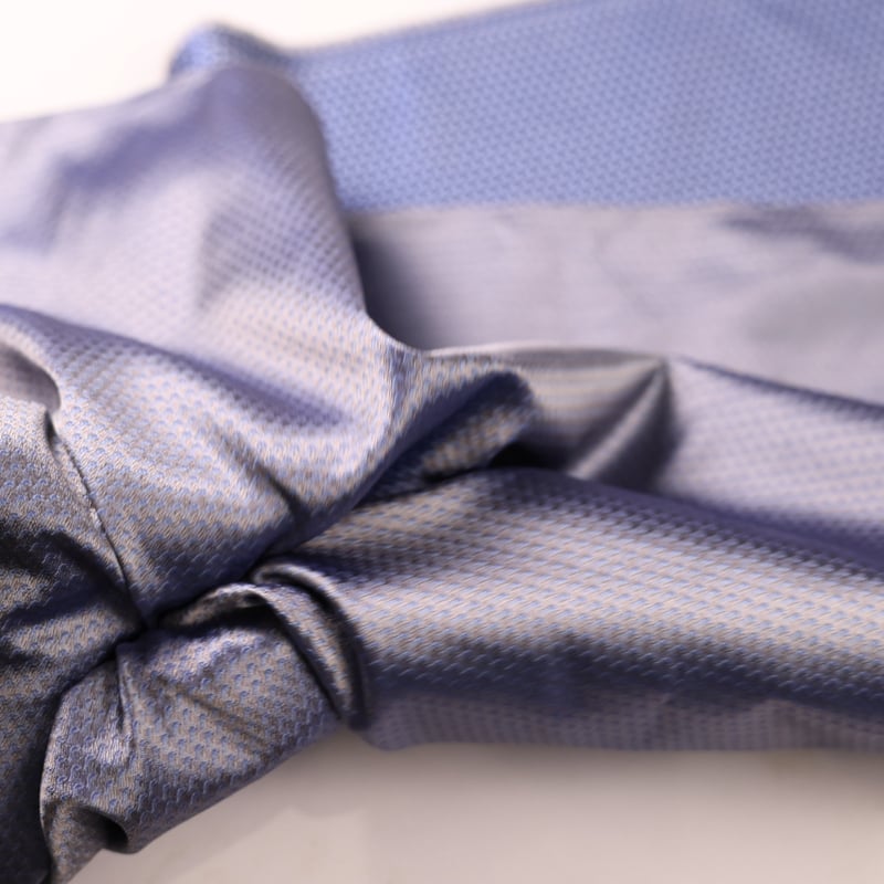 Vidéo: Jacquard 100% soie - Crochet bleu fond bleu