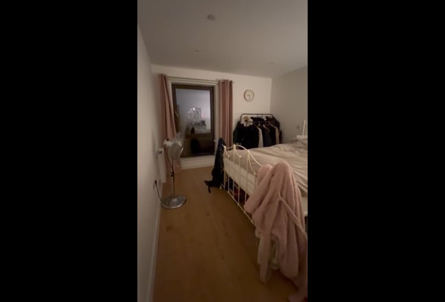  Lease Takeover – Stunning 2-Bed Flat Main Photo