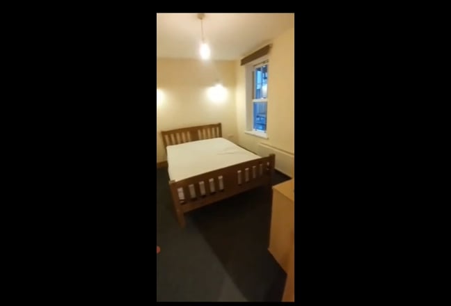 TQ town centre flat share 100m from the harbor Main Photo