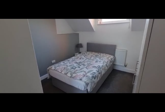  🔥 Ensuite Room Available! - City Centre / SH Main Photo