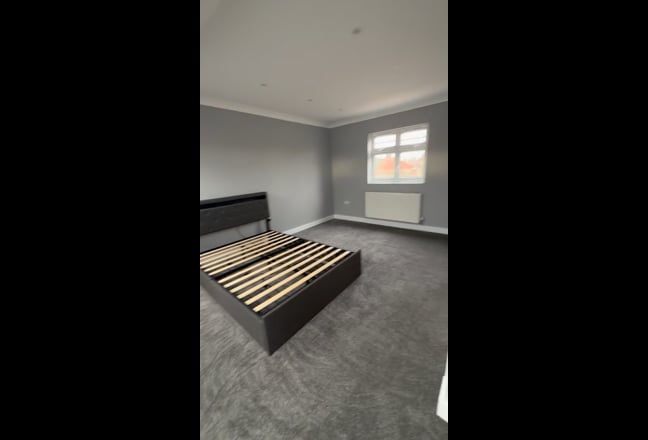 Newly refurbished 5 bedroom house  Main Photo