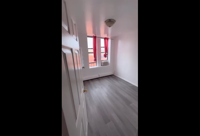 Looking for a Female Roommate 🏠  Main Photo