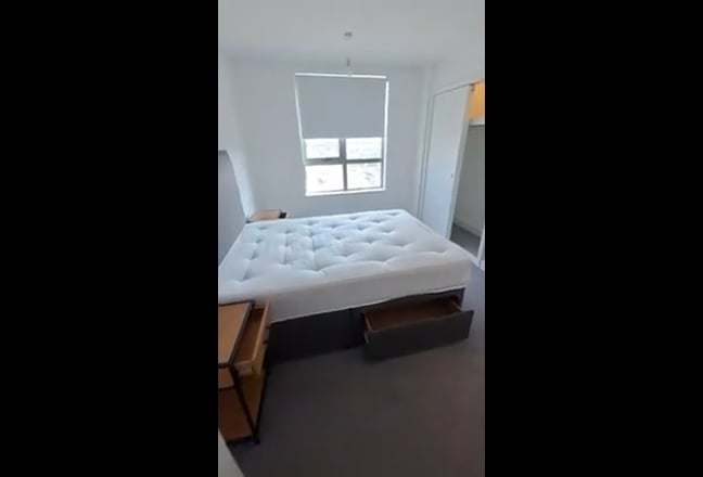 My partner and I look for another flatmate Main Photo