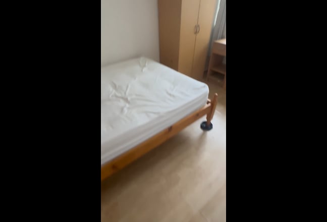 Double room in professional house share Frimley Main Photo