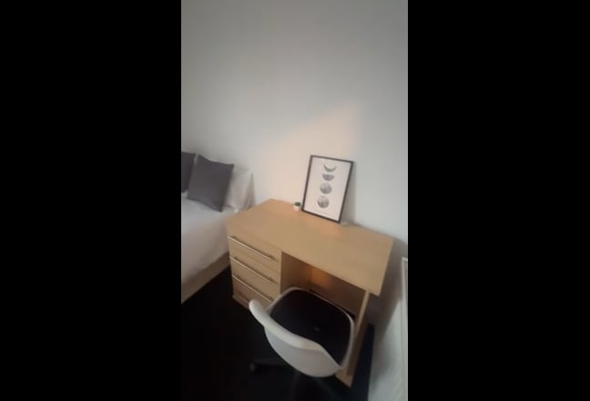 🔥Large Luxury Rooms!! Great Location!! UL Main Photo