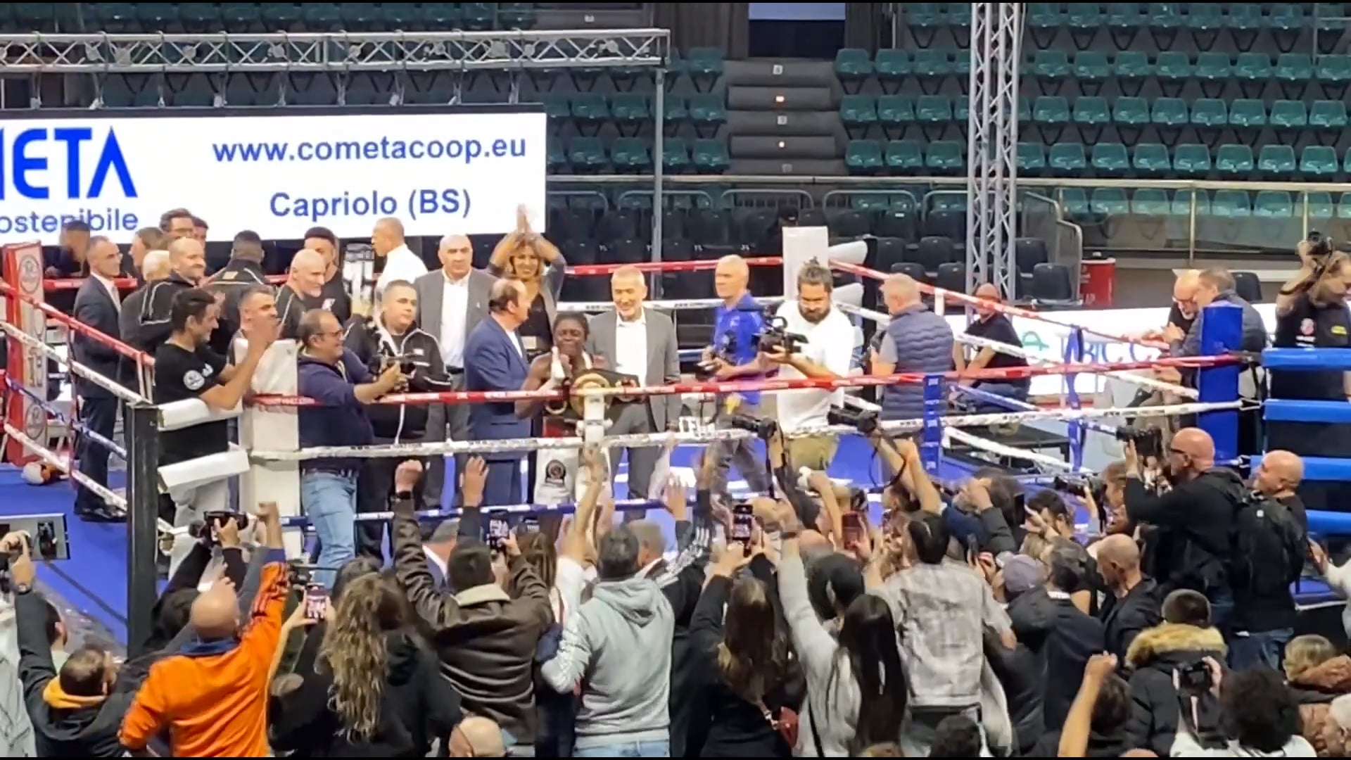 Boxe, Pamela sul tetto del mondo