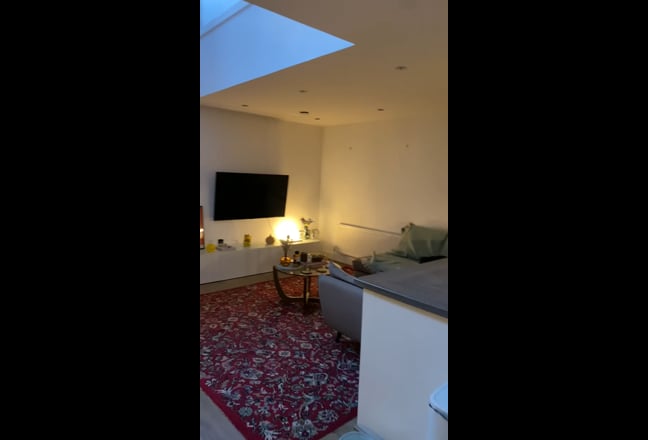 Double Bedroom in 2 Bed Duplex Flat (Female Only) Main Photo