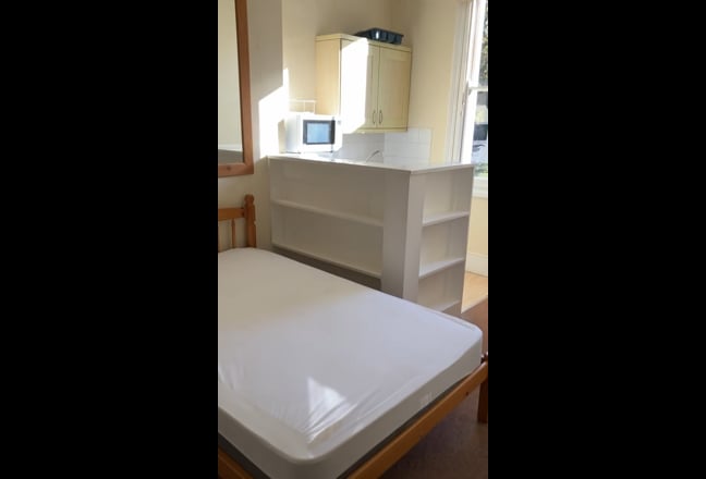 Balham -  Sunny Studio  Flat  Main Photo