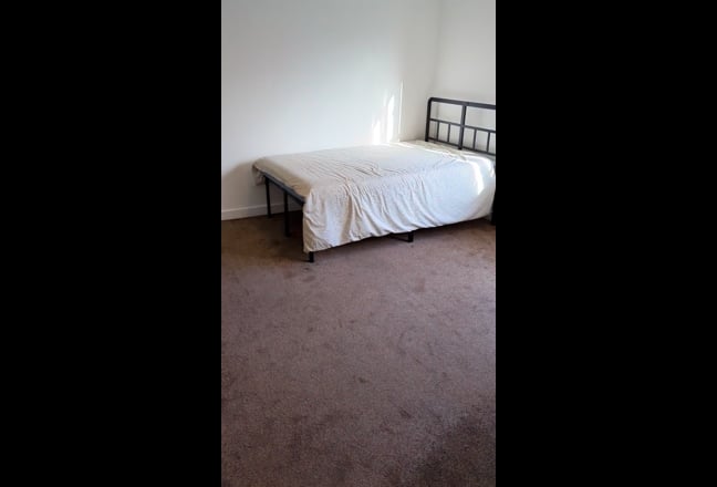 Bright and clean,  ensuite large double room Main Photo