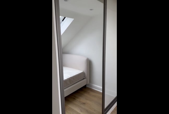 Double room in West Hampstead flat Main Photo