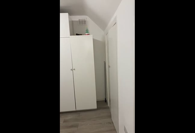 One double Bedroom  Main Photo