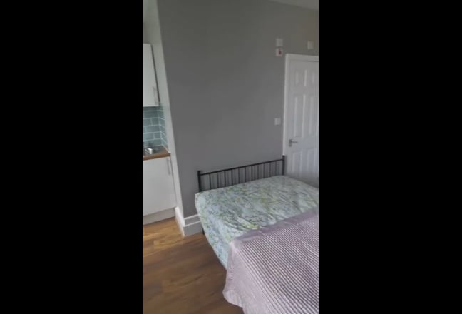 Newly Decorate Studio Flat, Rare Find Main Photo