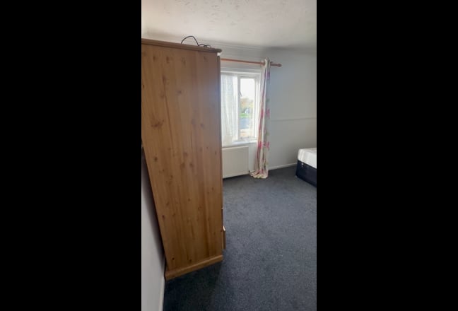 A Spacious Double Room for  A Couple  or 2 People  Main Photo