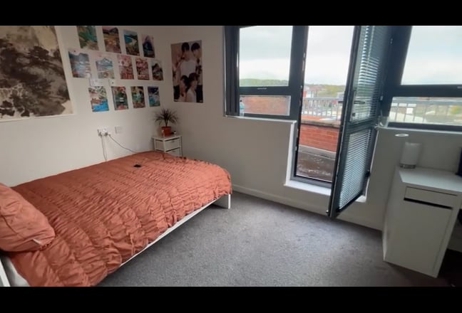 S3 Double bed ensuite with balcony Main Photo