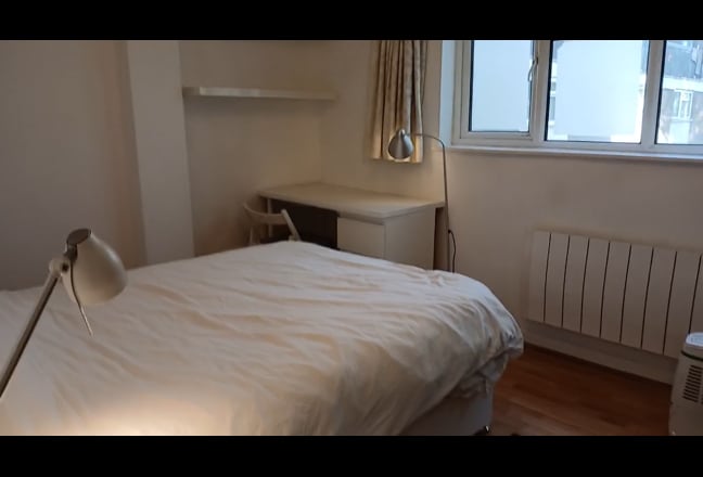 Chiswick large double, parking, 3 girls  Main Photo