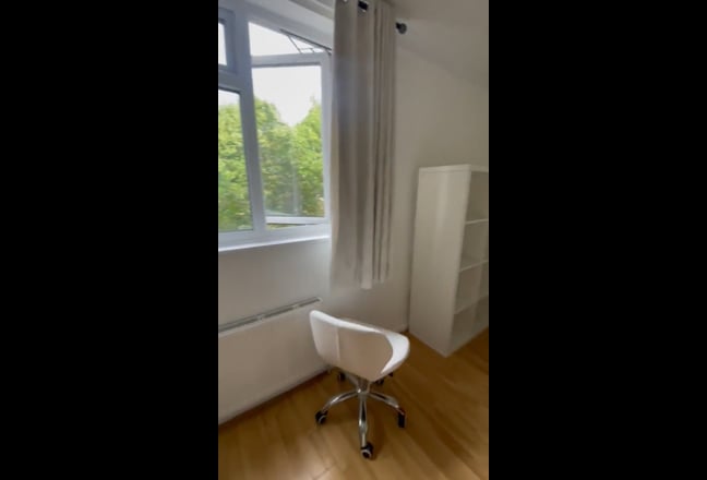 Female House – 5 Mins from Bethnal Green Station Main Photo