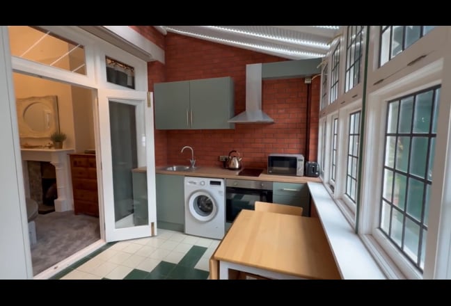 Studio in Victorian House Main Photo