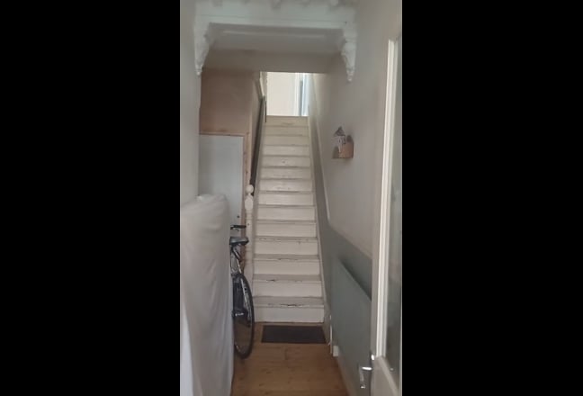 Room by the sea and close to rail and bus links Main Photo