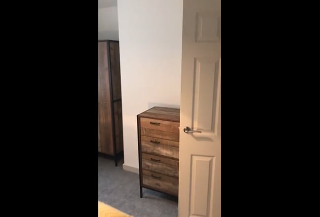 Spacious  ensuite room available Dec. 2nd Main Photo