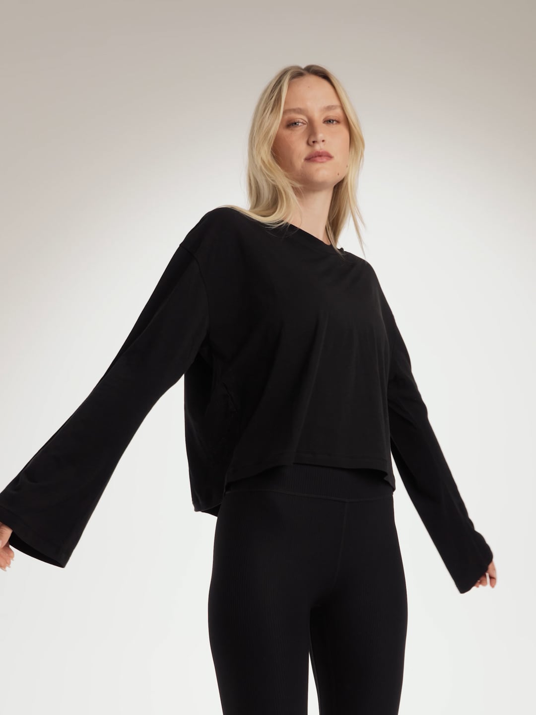 חולצת פימה שרוול ארוך עם פתח בגב