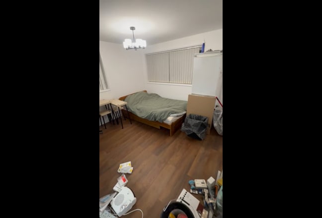 Studio flat available within a comercial property  Main Photo