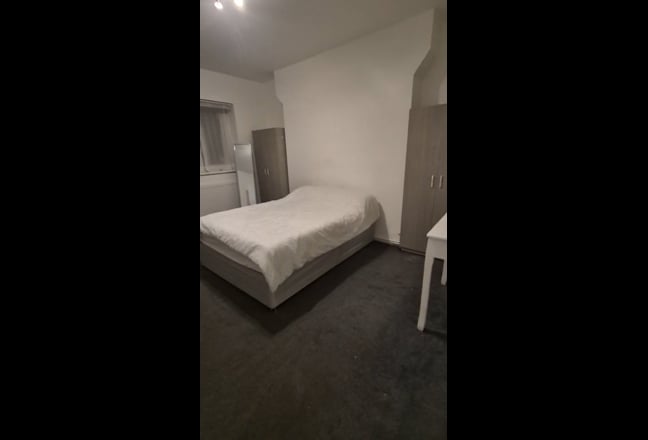 Double bedroom flat share in Canary Wharf Milend  Main Photo