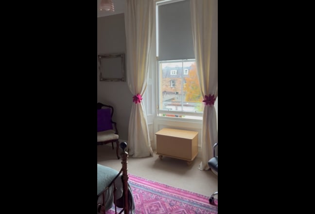 Spacious double 15-20 mins from Central Edinburgh Main Photo