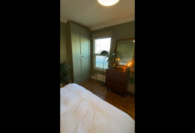 Master bedroom with ensuite in large house Main Photo