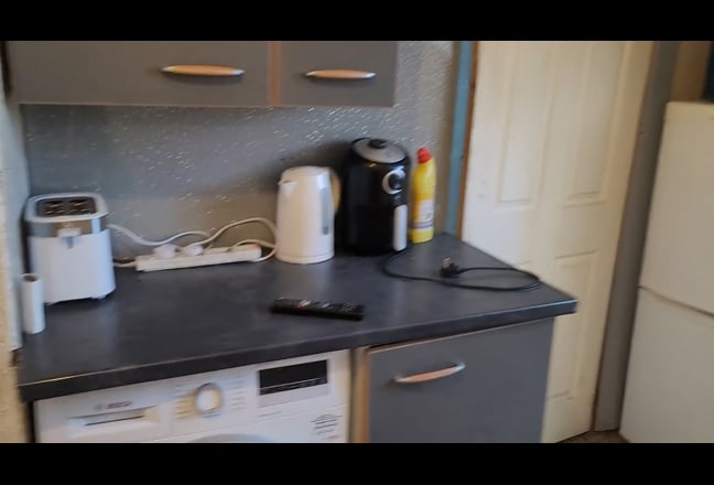 Studio flat £550 Main Photo