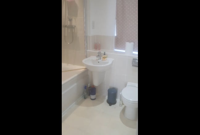 Room for Rent in Two Bedroom Flat Cranbrook  Main Photo