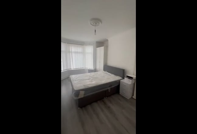  Spacious 5-Bedroom Home for Rent Main Photo