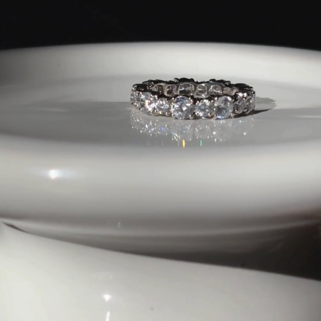 Round Brilliant Eternity Band (Alternating Sizes)